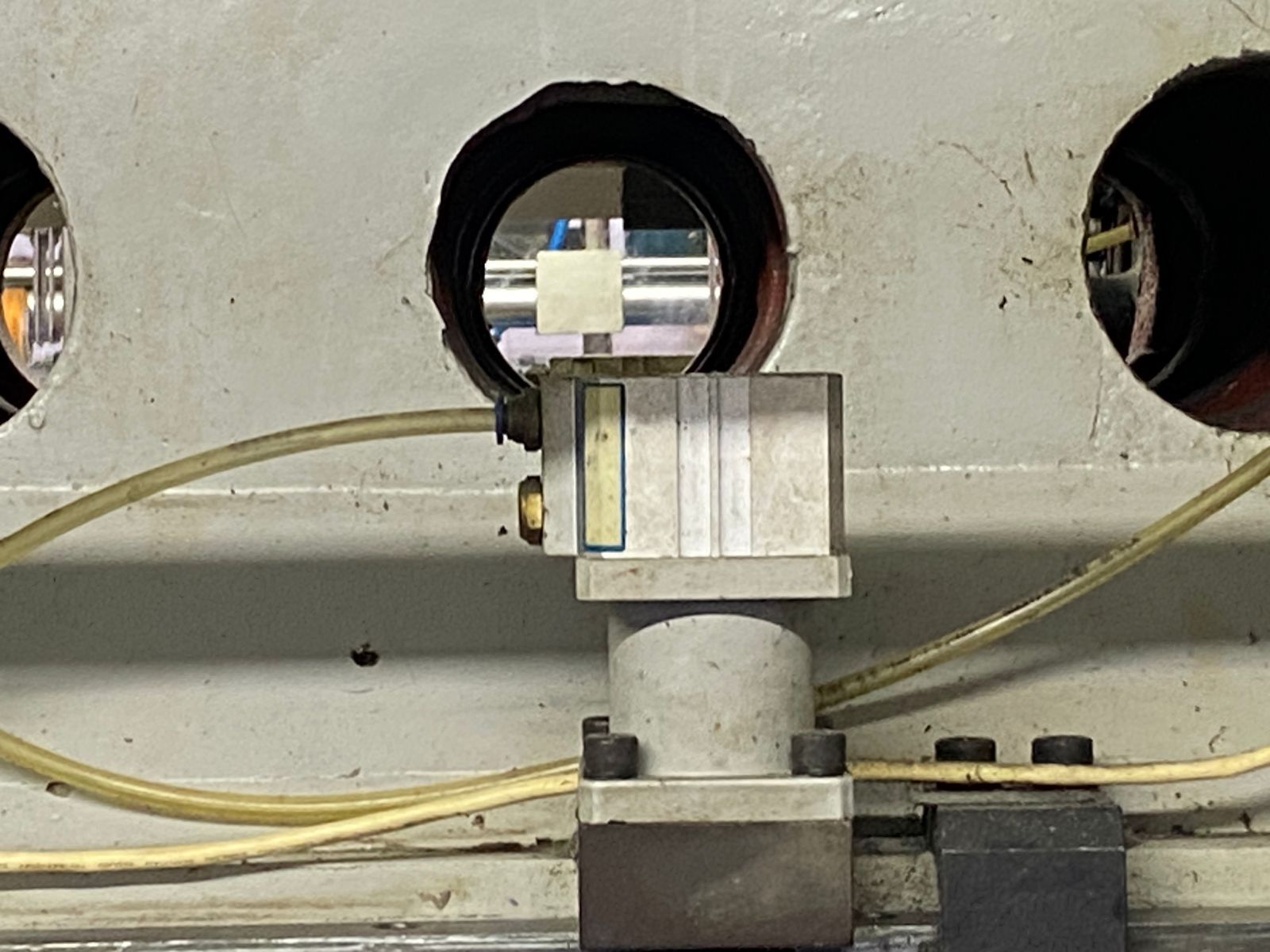 Pneumatic Cylinder for Royo Machinery en royomachinery.com