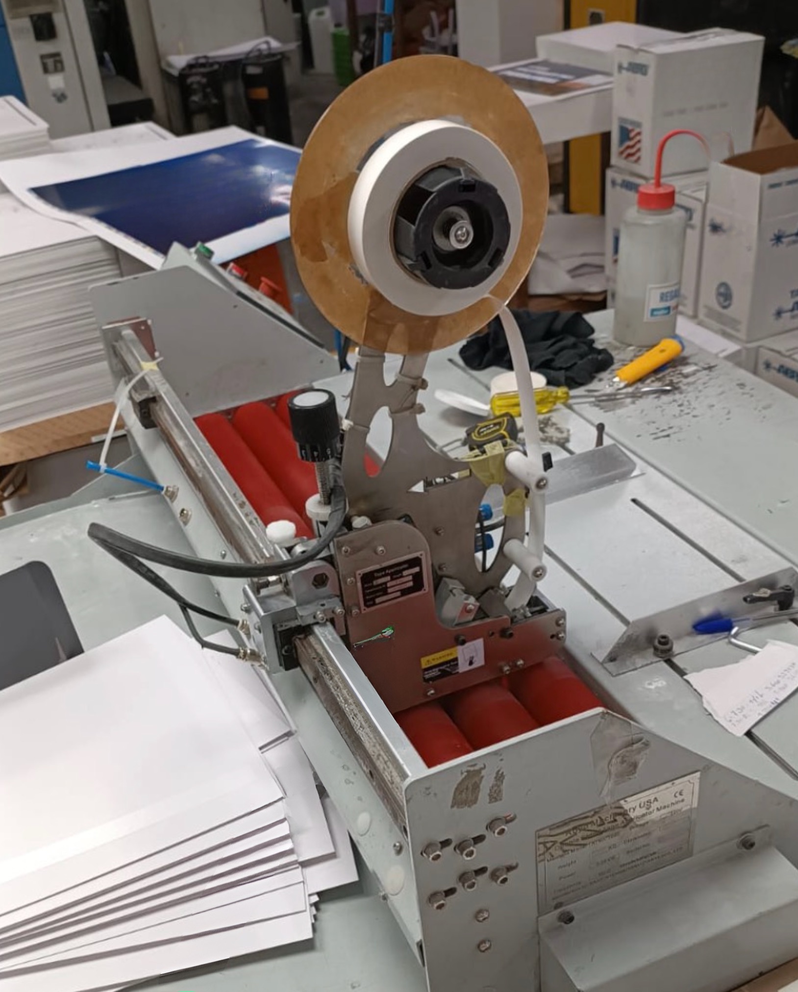 Glue
 for Royo Machinery en royomachinery.com