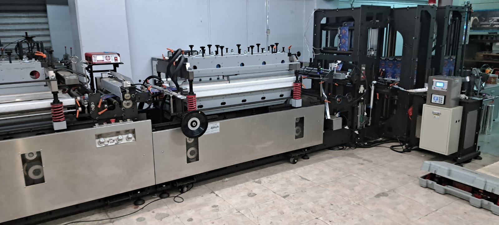 Una instalación exitosa por el equipo Royo Machinery - Instalación Exitosa de Armadora de Pouches o Sachet en Santiago