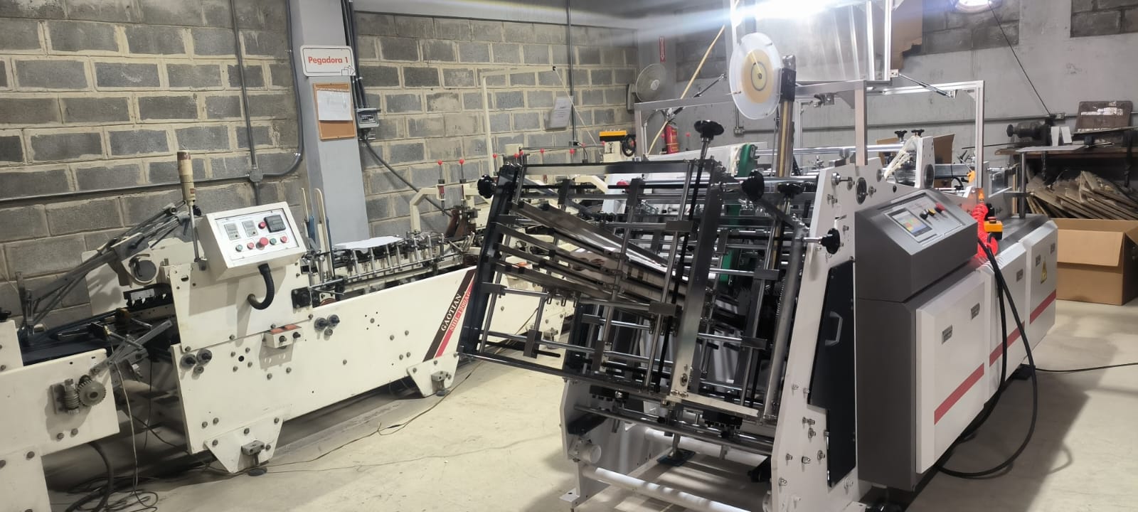 Una instalación exitosa por el equipo Royo Machinery - ¡Otra Capacitación Exitosa! Armadora de Cajas en República Dominicana