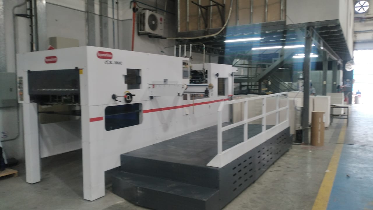 Una Instalación Exitosa Por El Equipo Royo Machinery - Troqueladora RDC-1060C