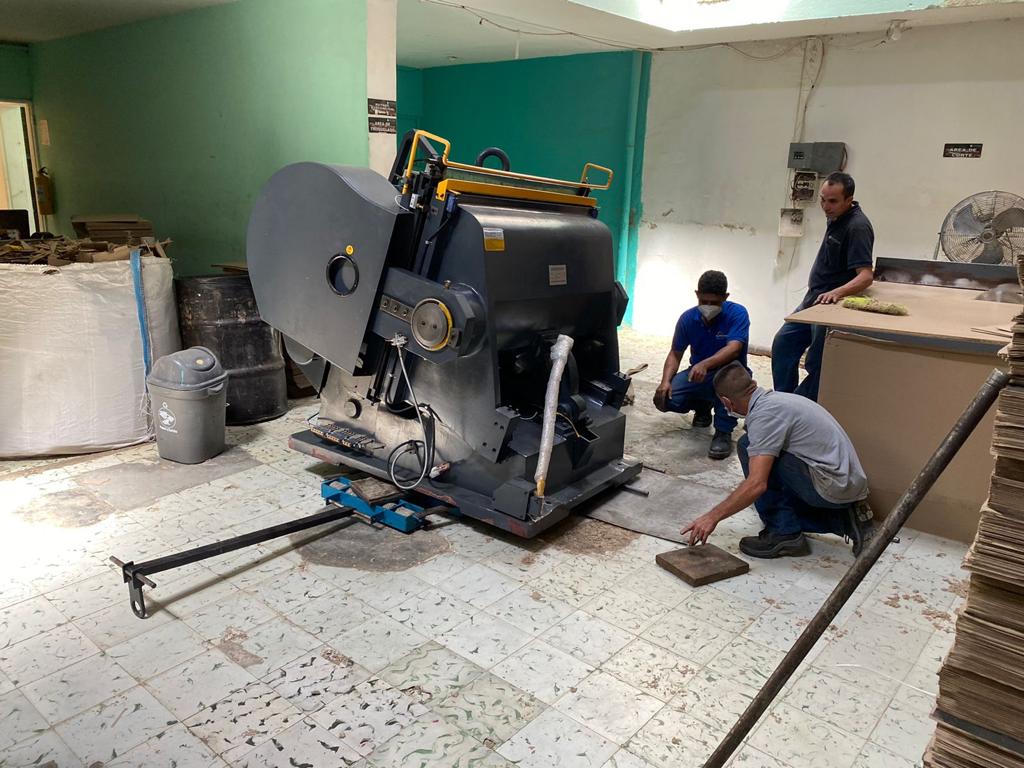 Una Instalación Exitosa Por El Equipo Royo Machinery - Troqueladora ML1300 En Medellin